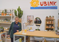 Joke Ubink van kwekerij Ubink dat richting het 100 jarig bestaan gaat (in 2027). Al in de vroege jaren werden er naast de koeien verschillende bloemen en planten geteeld in een klein kasje bij het bedrijf.